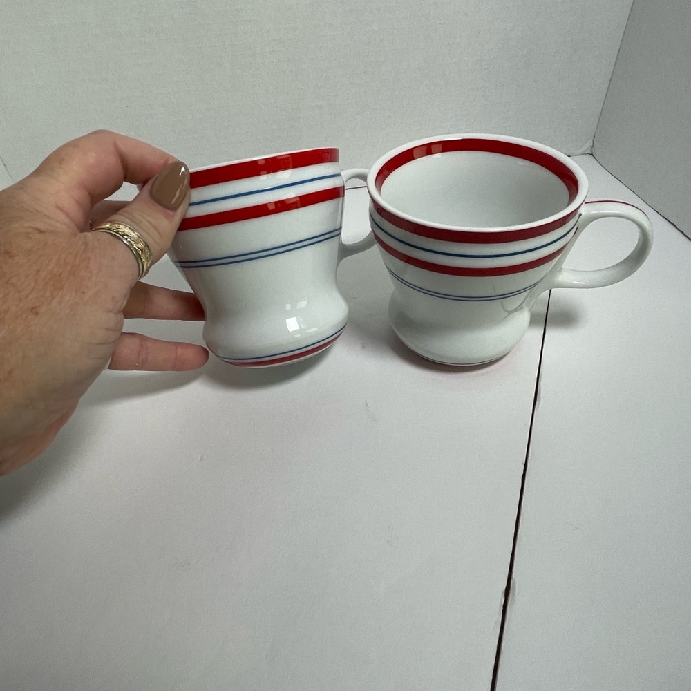 Starbucks Coffee mugs 2007 12oz red and Blue strips